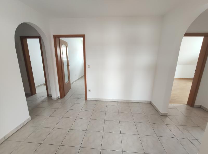 3 Zi. Wohnung (Nr. 6) im DG (2. OG) mit Balkon und Garage 3 zimmer