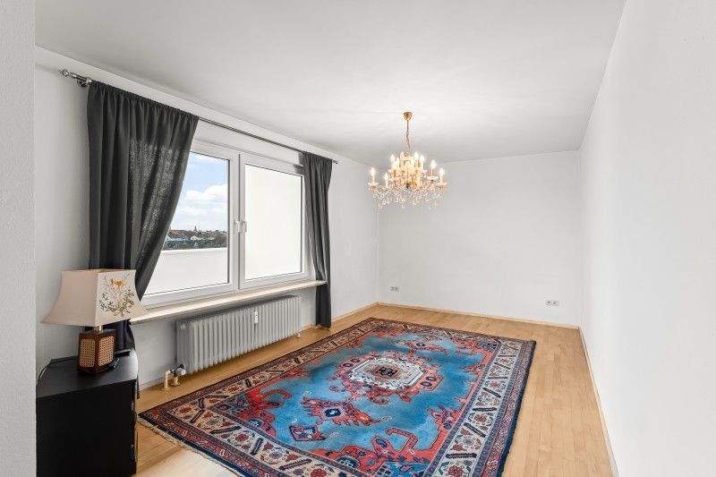 Großzügige Wohnung mit 5,5 Zimmern - Grandioser Ausblick - Zwei Loggien - TG -Stellplatz 5 zimmer