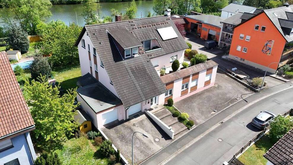 Großes Wohn- und Geschäftshaus in zentraler Lage in Forchheim