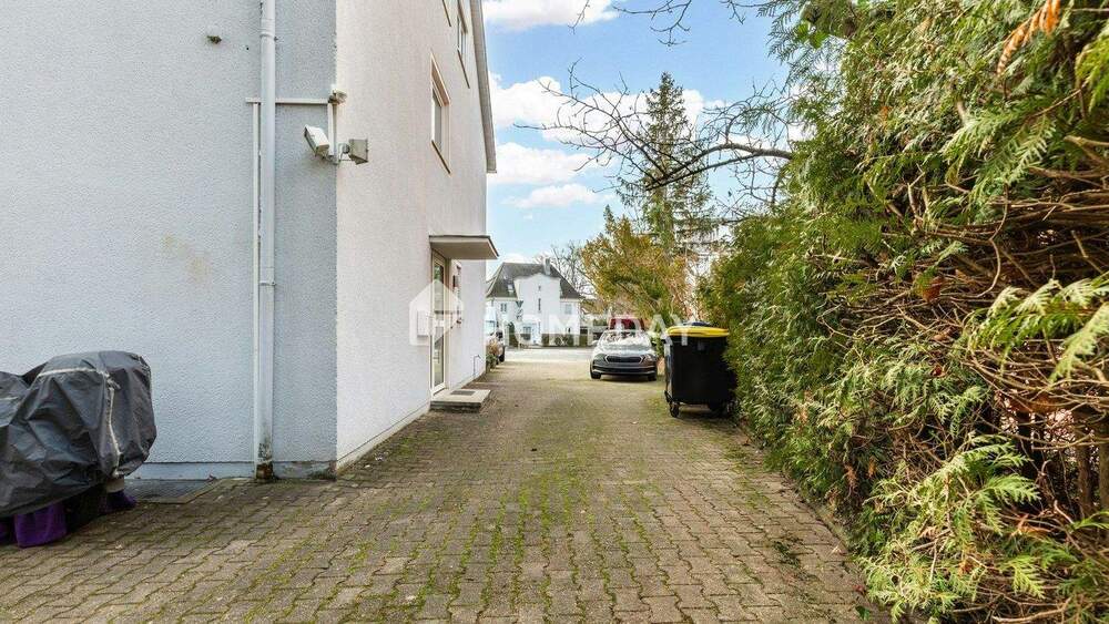 Großzügige 3,5-Zimmer-Wohnung mit Südwest-Loggia und Stellplatz in gefragter Lage von Erlangen 3 zimmer