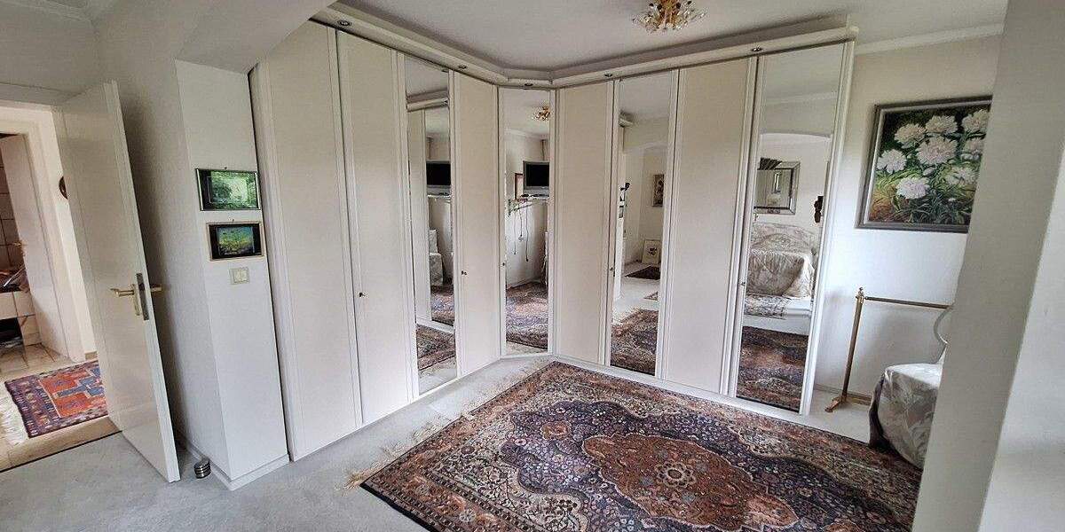 Großzügige Doppelhaushälfte mit großem Garten, 2 Einzelgaragen und Sauna 6 zimmer