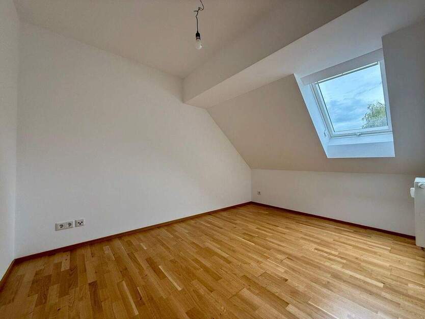 Wunderschöne helle 3 Zi.-Dachgeschoss-Whg. inkl. offener Einbauküche 3 zimmer