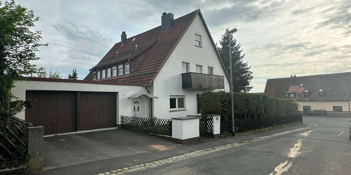 Einfamilienhaus Lauf an der Pegnitz - 8 Zimmer, 201 m&sup2;, 595.000&euro; | Angebot:25804601
