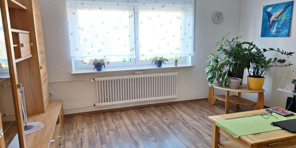 Freiwerdendes Zweifamilienhaus mit Garage in Toplage am Feldrand 6 zimmer