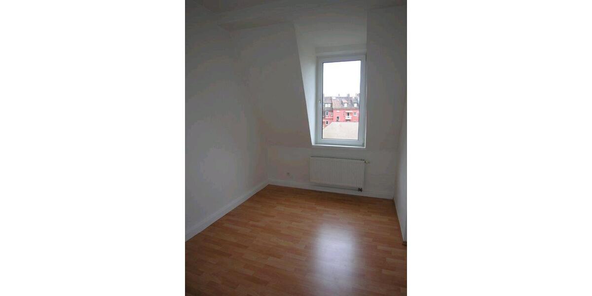 Dachgeschoßwohnung Nürnberg Hasenbuck - 3 Zimmer, 65 m&sup2;, 936&euro; | Angebot:26413601