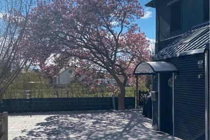 ZUR MIETE! Einfamilienhaus mit schönem Hof und Doppelgarage 4 zimmer