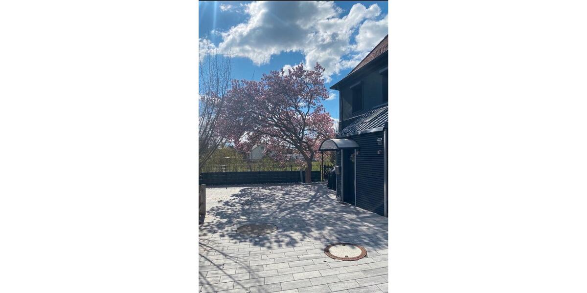 ZUR MIETE! Einfamilienhaus mit schönem Hof und Doppelgarage 4 zimmer