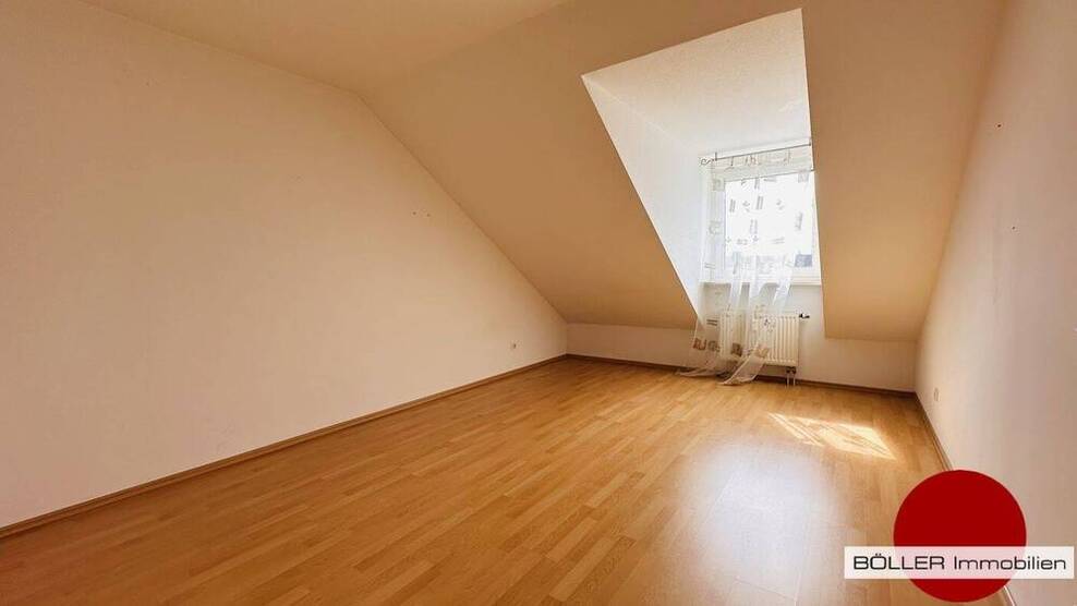 Platz für die ganze Familie! Große, gepflegte 5-6 Zi. Wohnung ganz oben mit Balkon im Nürnberger Westen!