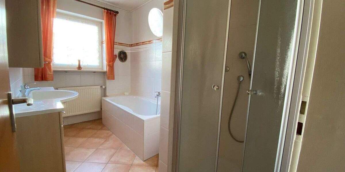 Mehrfamilienhaus, Wohnhaus Langenzenn - 8 Zimmer, 194 m&sup2;, 679.000&euro; | Angebot:25797925