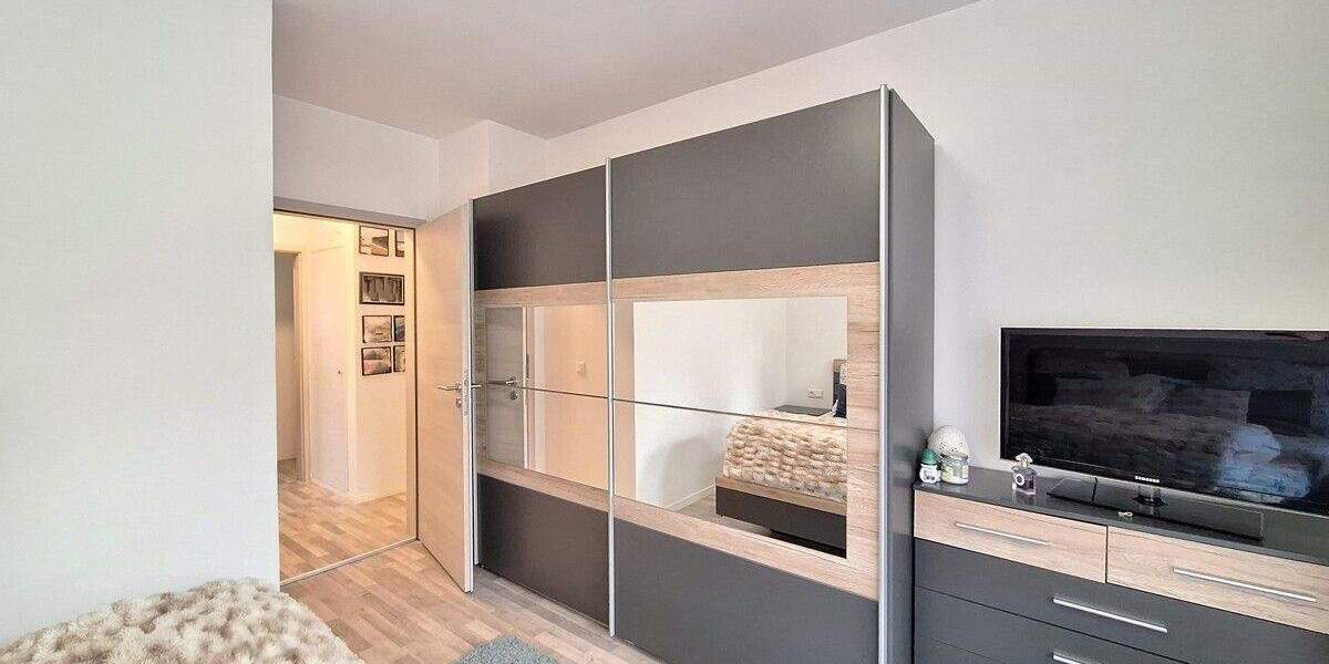 TOP 3-Zimmer Wohnung im Hochparterre mit Balkon und Einzelgarage in ruhiger Lage 3 zimmer