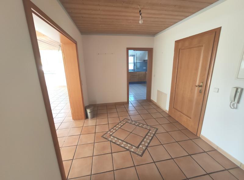 Zweifamilienhaus in Ortsrandlage mit Doppelgarage, Pool und gehobener Ausstattung 8 zimmer