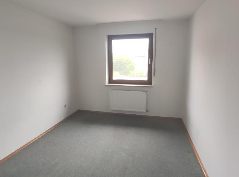 4 Zi. OG Wohnung mit Balkon, Gartenanteil und Garage