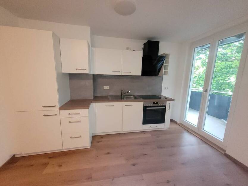 * Lichtdurchflutete 2-Zi-Whg. mit EINBAUKÜCHE und BALKON im beliebten NIBELUNGENVIERTEL *