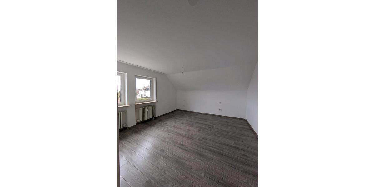 Dachgeschoßwohnung Schwabach - 4 Zimmer, 94 m&sup2;, 1.100&euro; | Angebot:25614057