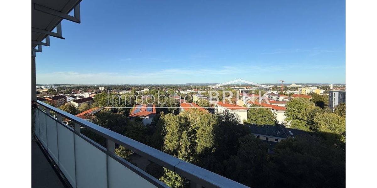 Penthouse Feeling: Große 3-Zimmer Wohnung mit kleinem Balkon, Stellplatz und traumhafter Aussicht 3 zimmer