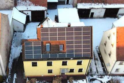 Charmantes Zweifamilien-Bauernhaus mit Scheune, Innenhof und Garten 9 zimmer