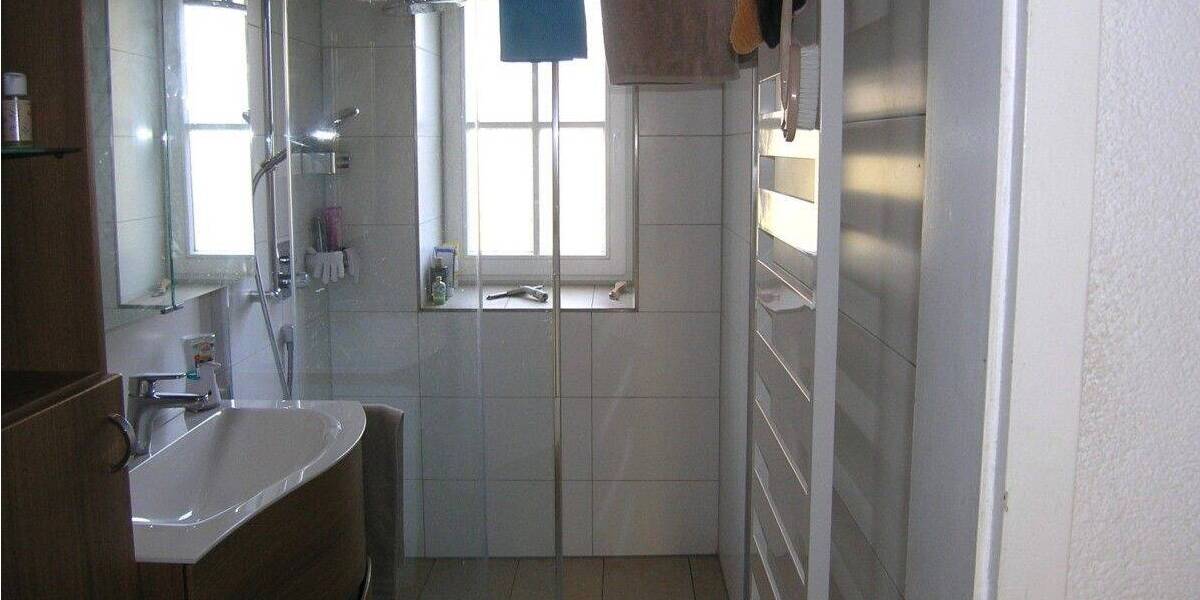 1-Familien-Haus idyllisch gelegen mit Nebengebäude, Garage und PKW-Stellplatz 6 zimmer