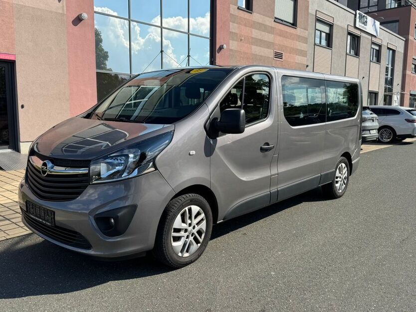 Opel Vivaro 235.000 km 11.990 € Nürnberg 90439