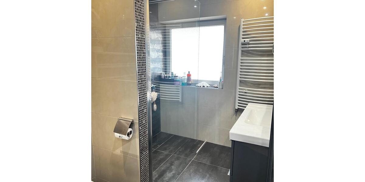 Wohnung 4 Zimmer renoviert, sehr gepflegt 4 zimmer