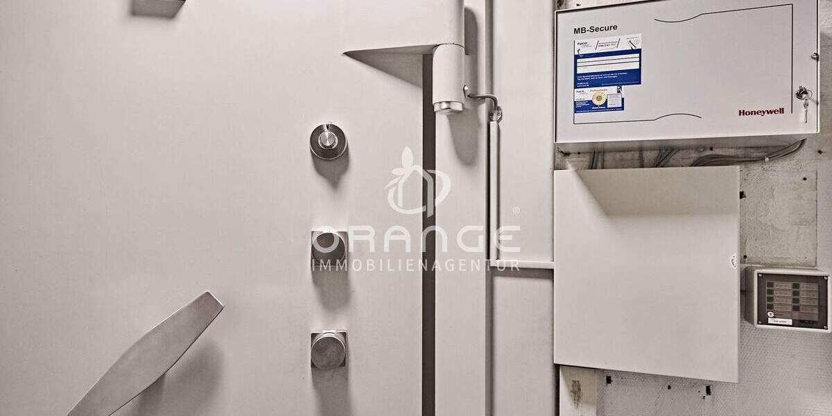 ***Direkt an der B14 - Denkmalgeschütze Gewerbefläche sucht neuen Eigentümer*** zimmer