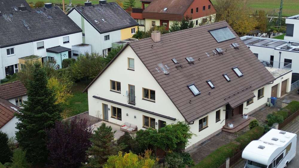 Haus zum Kaufen in Fürth-Unterfarnbach 1.130.000 € 294 m² 8 zimmer