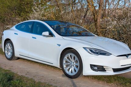 Tesla Model S 233.490 km 36.000 &euro; Erlangen 91052