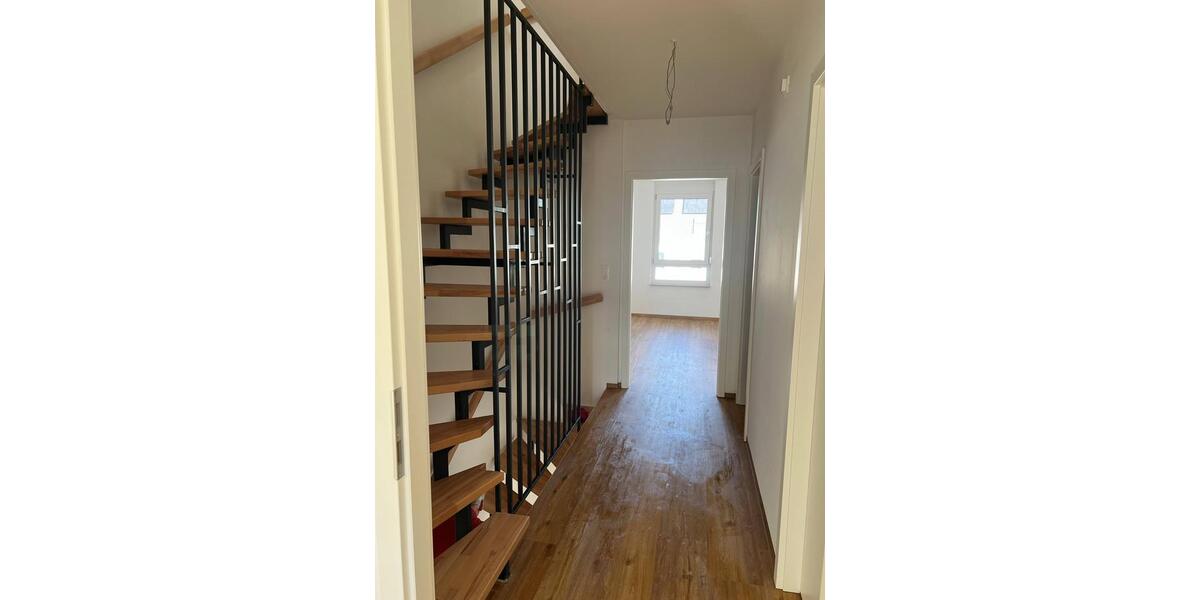 Reihenhaus Roth - 5 Zimmer, 141 m&sup2;, 2.000&euro; | Angebot:27613163
