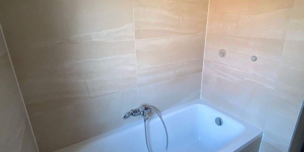 Komplettverkauf: Solides 4 FH auf ca. 989 m² Grund und Betriebsgebäude auf ca. 719 m² Grund (Gesamt ca. 1.708 m² Grundstück). 1 zimmer