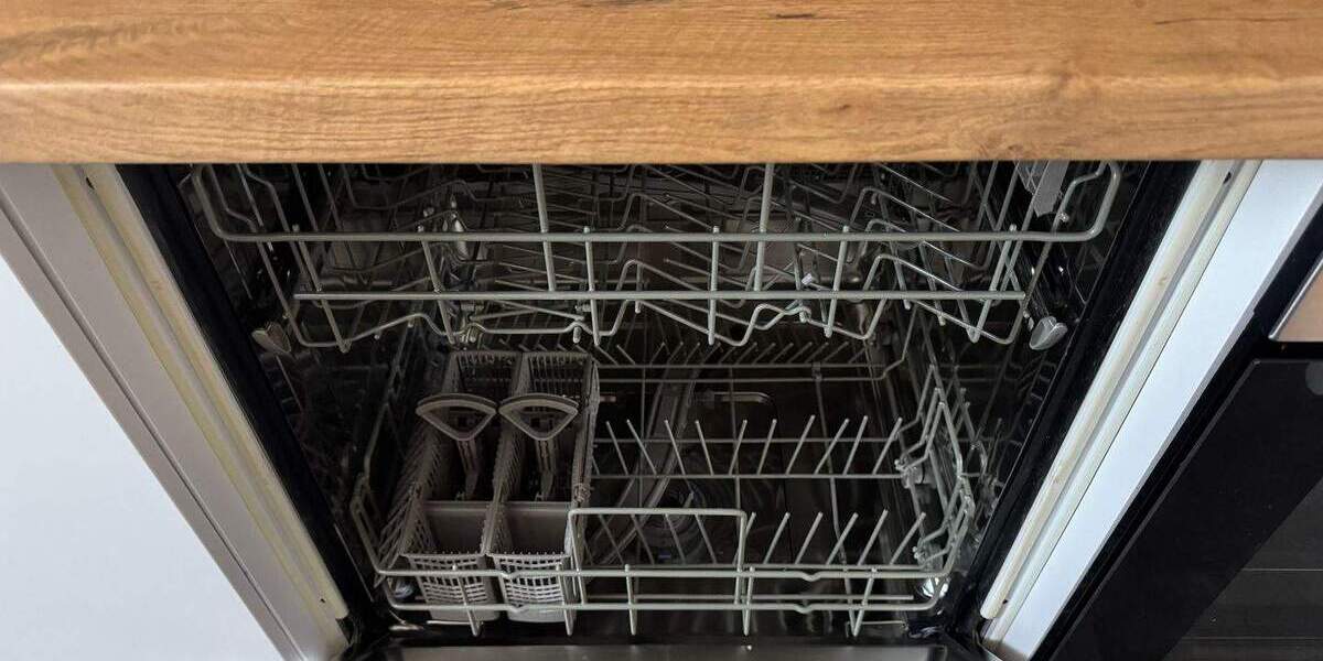 Zollhausstraße ! Helle sehr geräumige 3-Zi.-DG-Whg., 65 m², EBK, ohne Balkon im 2.OG ohne Aufzug 3 zimmer