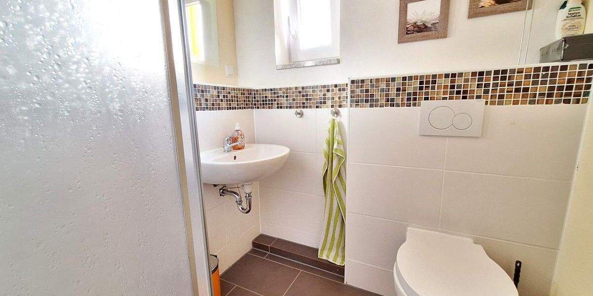 Großzügiges Betriebsanwesen mit Bürogebäude, Lagerhallen und Gewerbegrundstrück zimmer