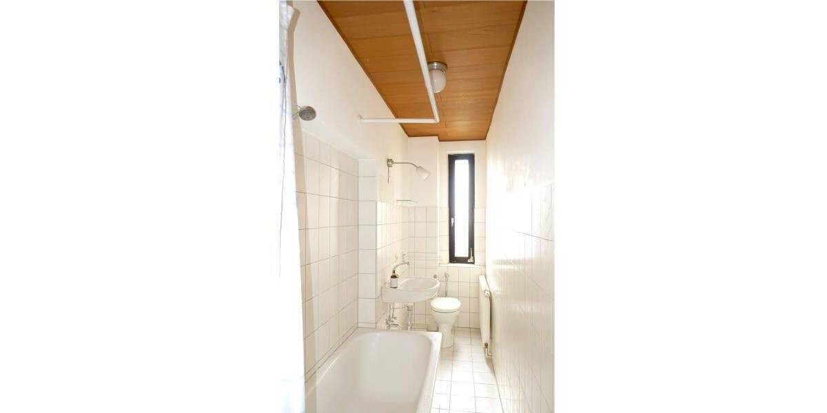 N-Rabus: Gut geschnittene 3-Zi-Whg (3.OG oh. Lift), Parkett, EBK, Balkon - sanierungsbedürftig 3 zimmer