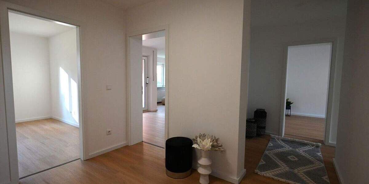 Nur wenige Stufen ins neue Lebensgefühl - hochwertig modernisiert & wunderbar ruhig sowie zentral 3 zimmer