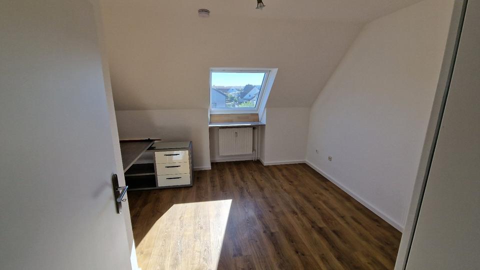 Dachgeschoßwohnung Oberasbach - 3 Zimmer, 86 m&sup2;, 940&euro; | Angebot:27616434