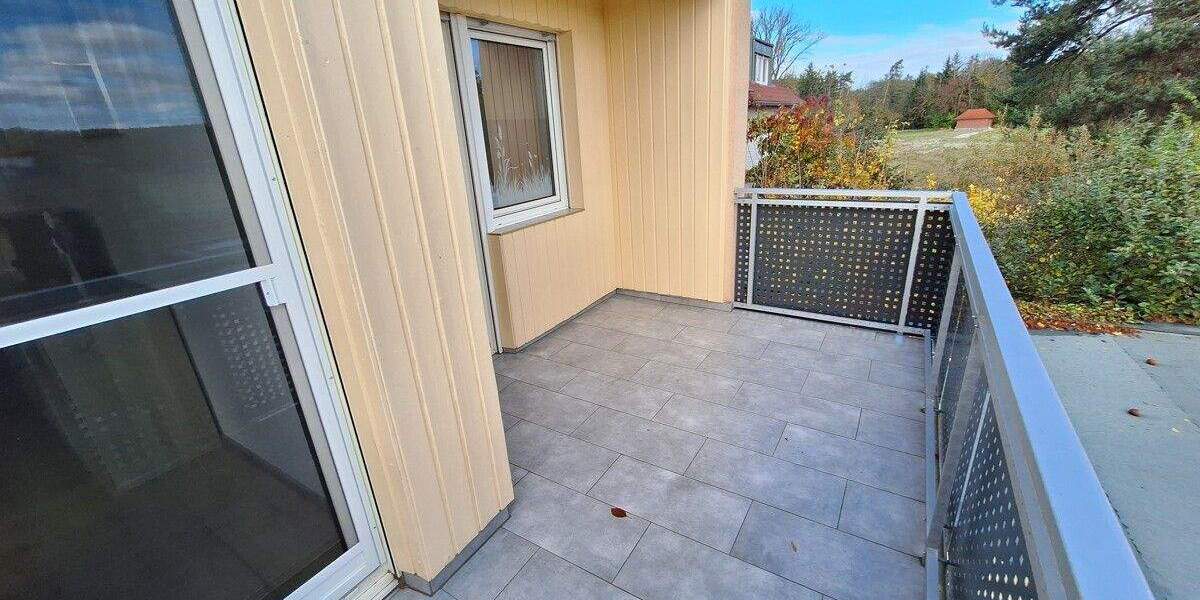 Freiwerdendes Zweifamilienhaus mit Garage in Toplage am Feldrand 6 zimmer