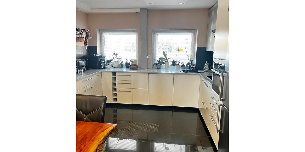 Wohnung 4 Zimmer renoviert, sehr gepflegt 4 zimmer