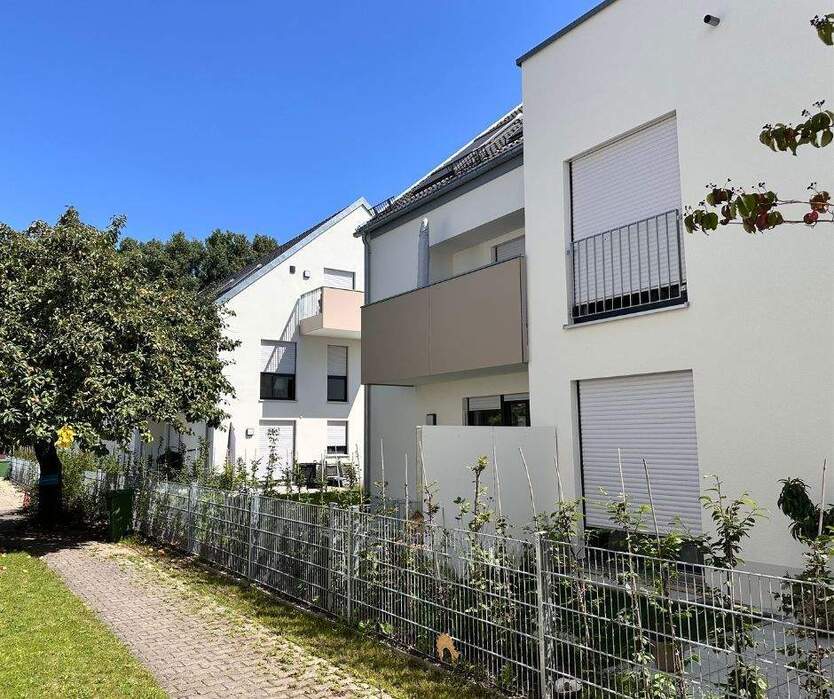 Wohnen plus Mehrwert in ruhiger Lage! Wohnen auf zwei Etagen mit Garten und gelebter Vielseitigkeit im UG! Bezug in Kürze!