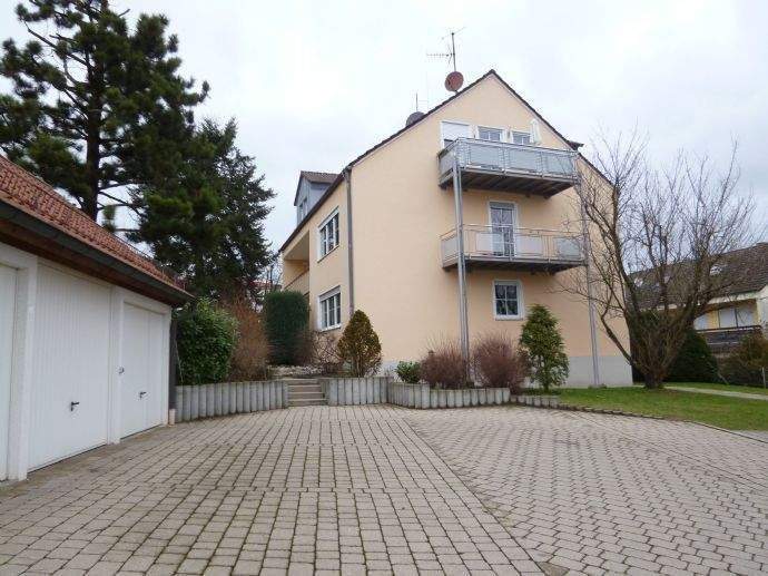 Etagenwohnung Heroldsberg - 4 Zimmer, 105 m&sup2;, 1.100&euro; | Angebot:25780664