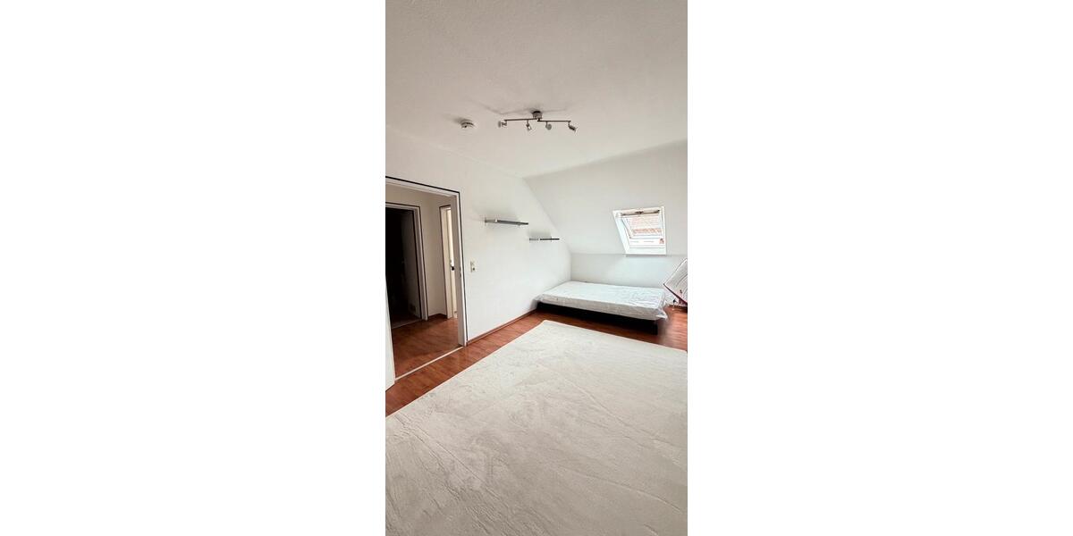 Dachgeschoßwohnung Nürnberg Hasenbuck - 1 Zimmer, 33 m&sup2;, 580&euro; | Angebot:27567958