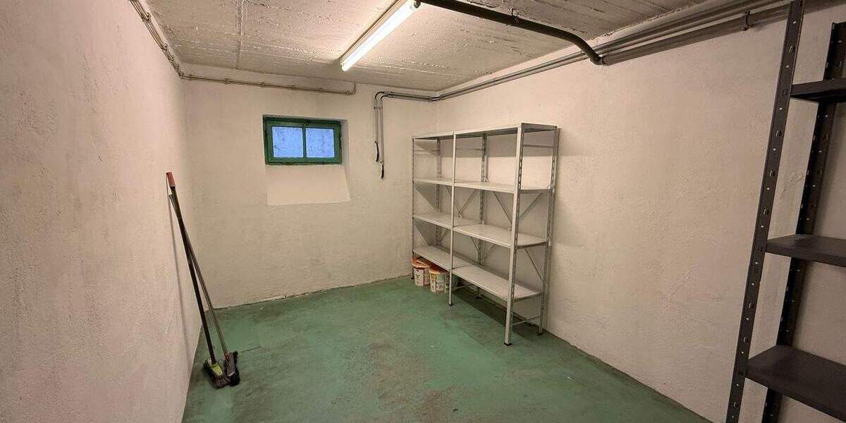 Nürnberg Falkenheim - saniertes Zweifamileinhaus mit Doppelgarage und großem Garten 6 zimmer