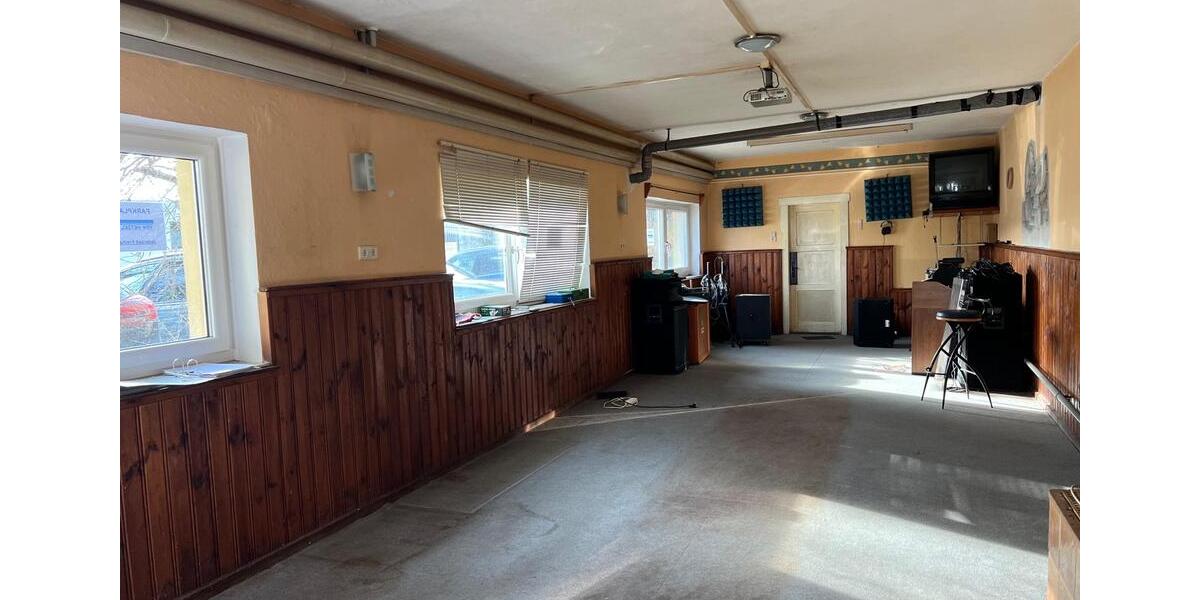 Lager Raum mit angrenzendem Raum und Nebenraum inkl. Stellplatz zimmer