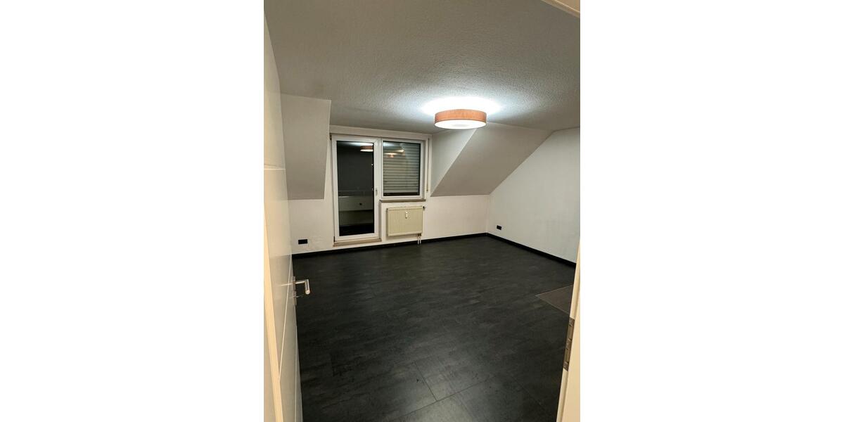 Helle 2-Zimmer-Wohnung mit Balkon in Fürth-Ronhof 2 zimmer
