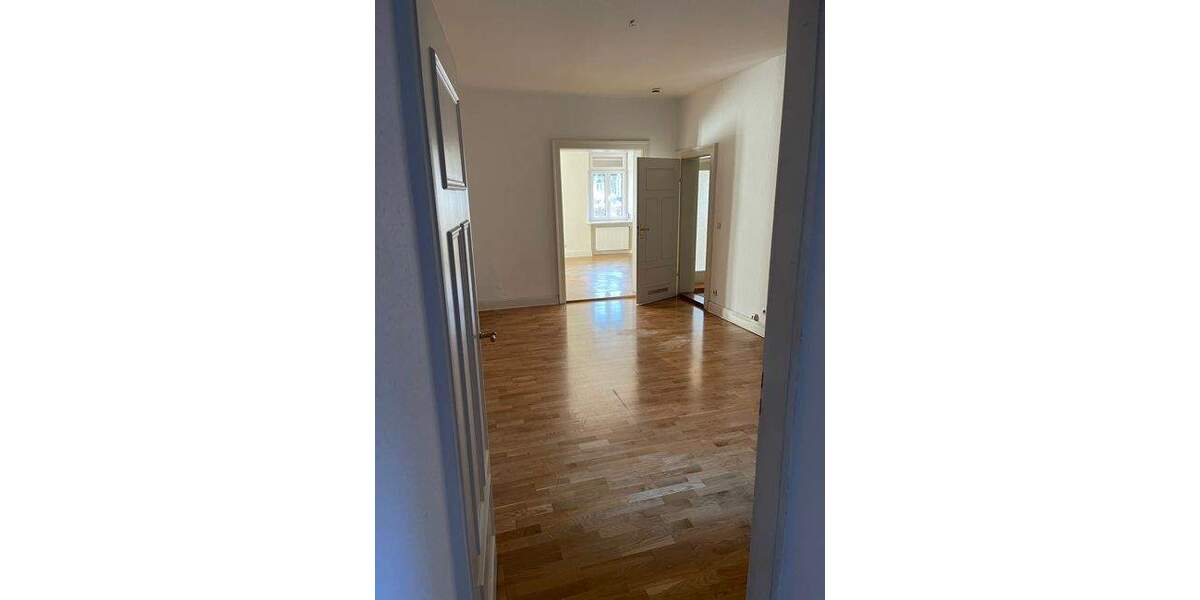 Etagenwohnung Fürth Innenstadt - 3 Zimmer, 130 m&sup2;, 1.300&euro; | Angebot:25705384