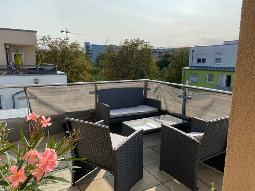 moderne 2 Zi PenthouseWohnung Nähe Siemens Campus