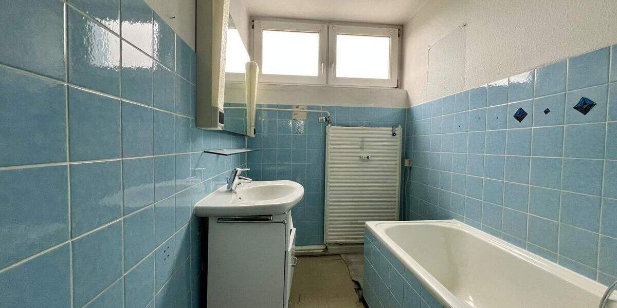 renovierungsbedürftige 3-Zi.-ETW mit zwei Balkonen in Erlangen...ab sofort zur Verfügung 3 zimmer