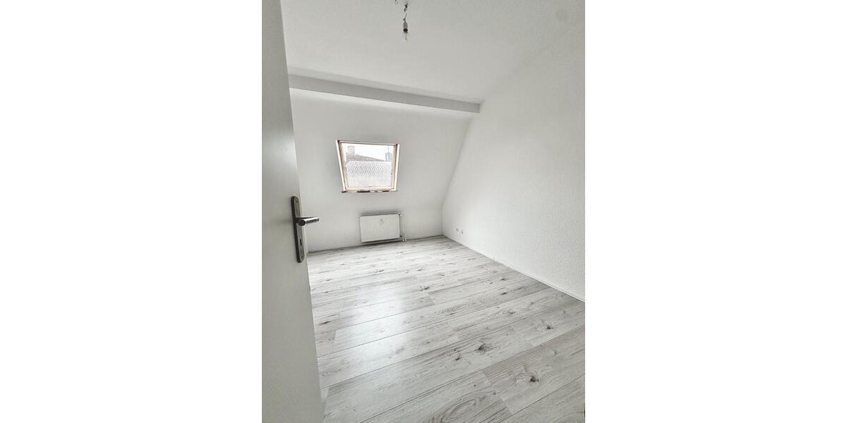 Dachgeschoßwohnung Nürnberg Rabus - 3.5 Zimmer, 81 m&sup2;, 1.175&euro; | Angebot:25334661