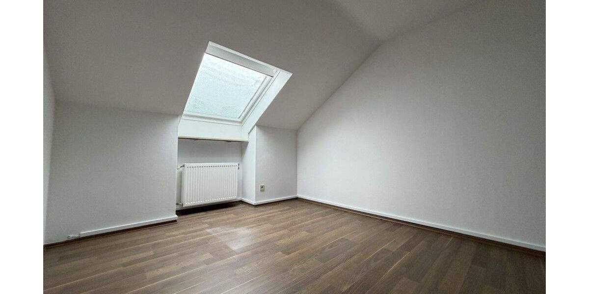 Reihenmittelhaus Uttenreuth - 8 Zimmer, 148 m&sup2;, 1.800&euro; | Angebot:24808672