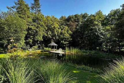 Haus zum Kaufen in Feucht Moosbach 1.091.000 € 330 m² 8 zimmer