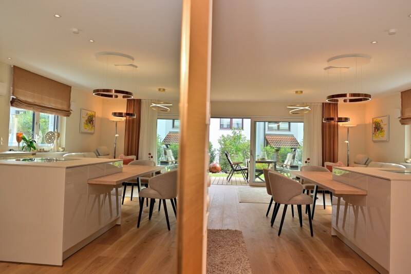 Exklusive GartenWohnung 112 m², lichterfülltes Wohnen mit 3 Zimmer und 2 TG Stellplätzen und vielen Extras, fast wie Erstbezug
