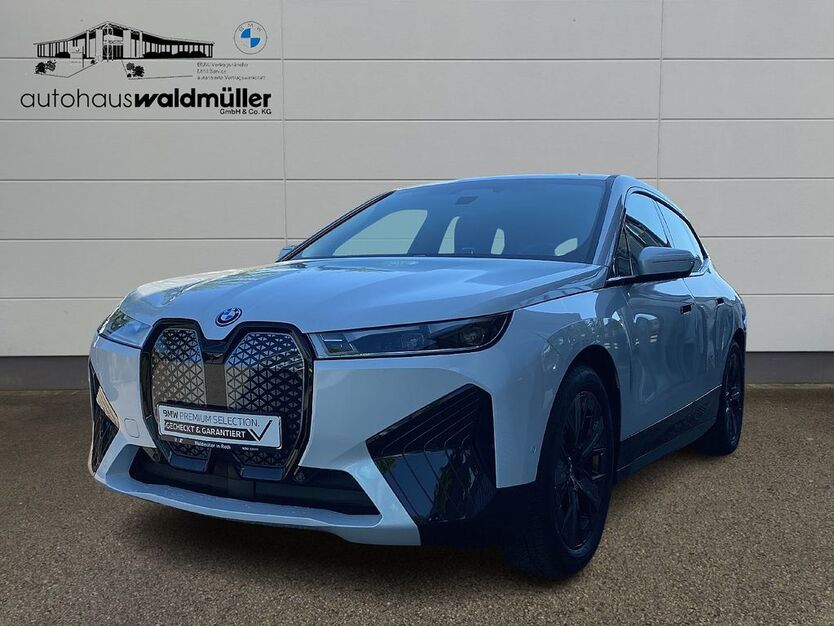 BMW iX 27.596 km 53.559 € Roth 91154
