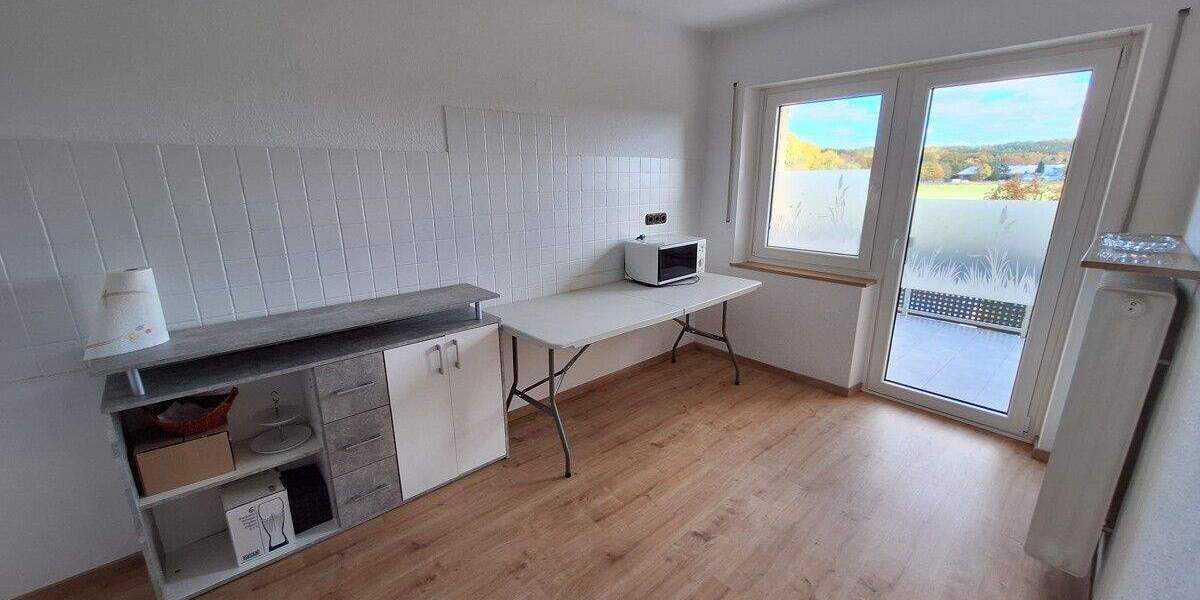 Freiwerdendes Zweifamilienhaus mit Garage in Toplage am Feldrand 6 zimmer